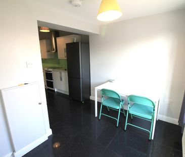 4 bedroom terraced house to rent - Photo 2