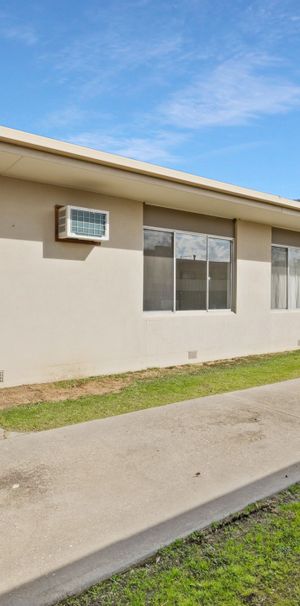 Lifestyle and Convenience in the Heart of South Albury!! - Photo 1