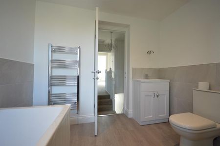 3 bedroom semi-detached house to rent - Photo 5