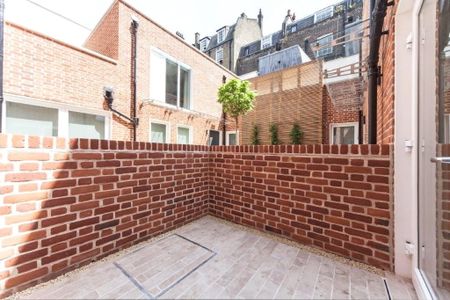 One bedroom apartment, renovated to a superb standard, located on the ground floor of this gated development in Marylebone. - Photo 5