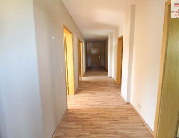 Große 4-Raum-Wohnung mit Balkon in Aue - Photo 1