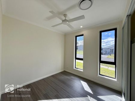 BRAND NEW MODERN FAMILY HOME - Photo 2