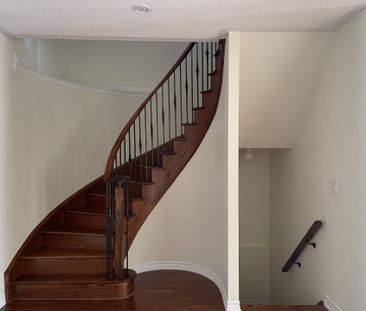 For Lease - 25 Paper Mills Crescent, Richmond Hill, Ontario - Photo 1
