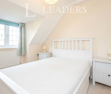 2 bedroom apartment to rent High Street, Redhill, RH1 - Photo 6