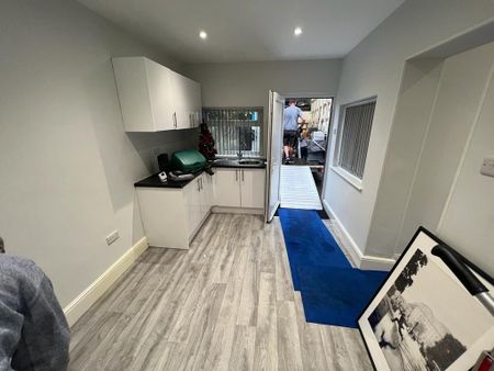 2 bedroom semi-detached house to rent - Photo 4