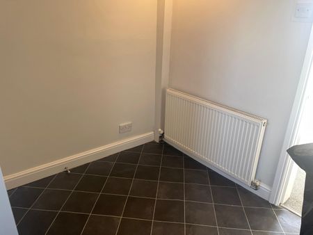 1 Bed Terraced House, The Common, S35 - Photo 5