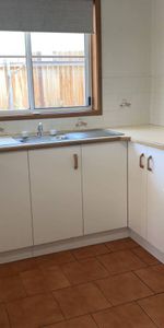 QUIET 2-BEDROOM IN EAST TAMWORTH - Photo 4