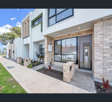 10 Madras Street, Oaklands Park, SA 5046 - Photo 1