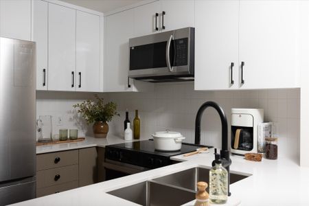 Live Kovo – 3 Bed |2 Bath Apartments for Rent - Photo 4