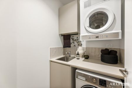 An Executive Apartment Retreat — Where Parkfront Meets City Skyline - Photo 5