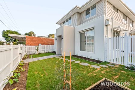 Newly Built 4 Bedroom - Photo 2