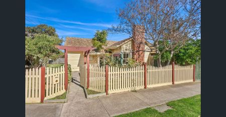 3 BEDROOM FAMILY HOME - Photo 4