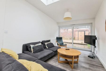 6 bedroom semi-detached house to rent - Photo 4