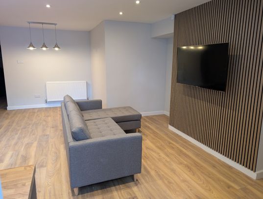 2 Bed Flat, Victoria Road, LS6 - Photo 1