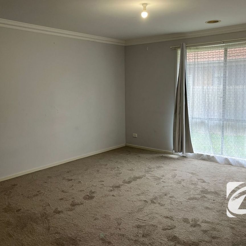 GREAT FAMILY HOME! - Photo 1