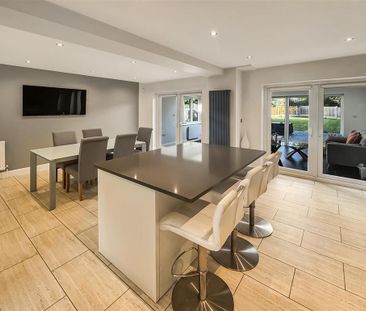 4 bedroom detached house to rent - Photo 3