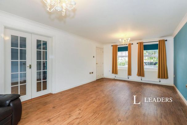 6 bedroom detached house to rent - Photo 1
