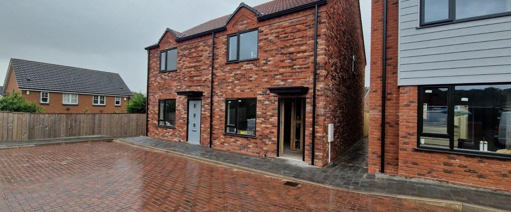 2 bedroom semi-detached house to rent - Photo 1