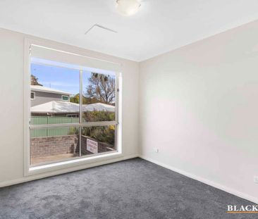 Bright and Modern Ground-Level Townhouse in Ainsworth Terrace - Photo 1