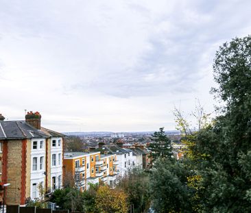 5 Bed Terraced House, Savona Close, SW19 - Photo 6