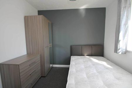 House share to rent - Photo 2