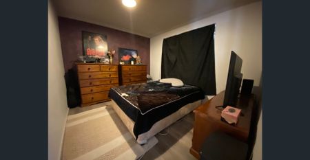 2 Bedroom Apartment with Air Conditioning - Photo 2