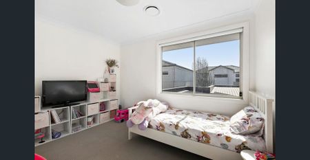 Spacious Four Bedroom Home + Study - Photo 4