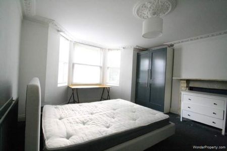 2 bedroom property to rent in London - Photo 2