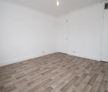 Datchworth Turn, Leverstock Green, Hemel Hempstead, HP2 4PE, Herts - Photo 5
