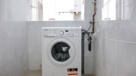 Room in a shared 4-bedroom apartment for rent in Collblanc, bills included - Photo 4