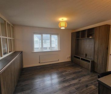 2 bedroom coach house to rent - Photo 3