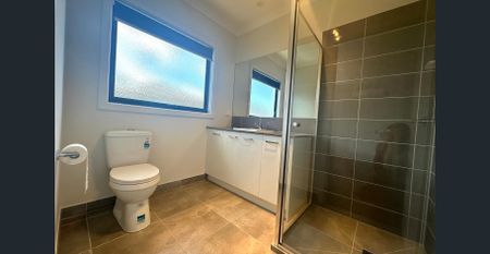 The luxury townhouse you've been waiting for... - Photo 2