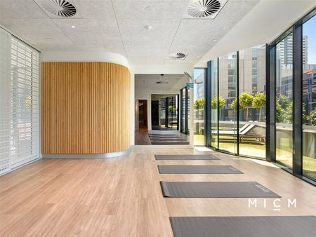 1712/560 Lonsdale Street - Photo 2