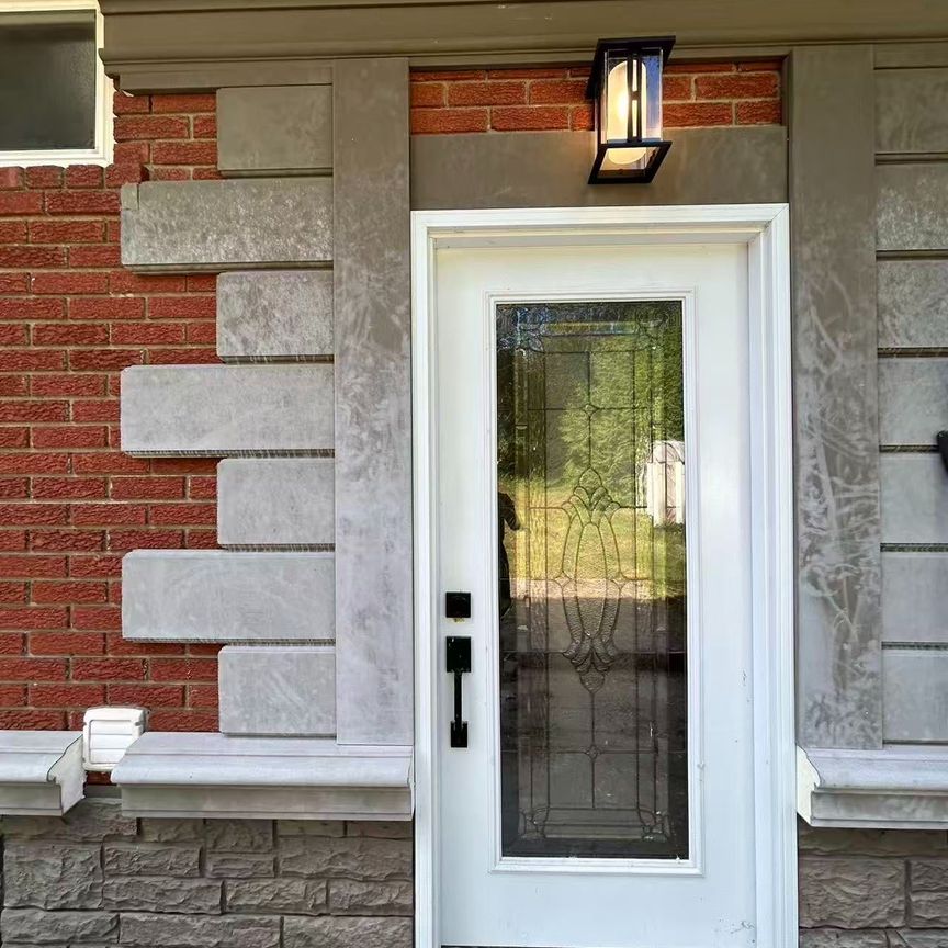 For Lease - 47 Belfry Drive, Newmarket, Ontario - Photo 1