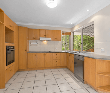 Spacious Family Living in a quiet Location - Photo 5