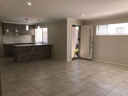 Modern 3-Bedroom Unit in Secure Complex - Photo 2