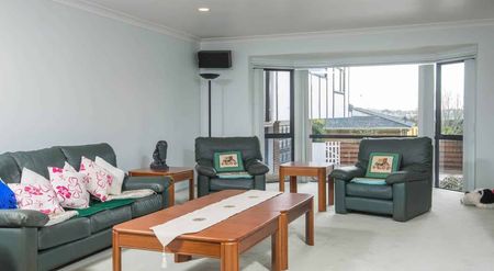 Spacious 5 Bedroom in Hillcrest - Photo 5