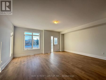 183 SEGUIN STREET - Photo 2