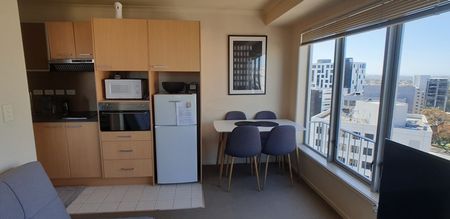PENTHOUSE - 2 Bedrooms, Unfurnished, CAR PARK Included - Photo 4