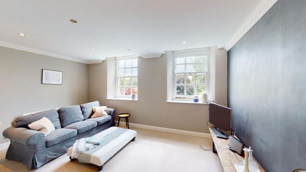 2 bedroom Flat To Let - Photo 1