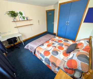 1 bedroom in a house share to rent - Photo 2