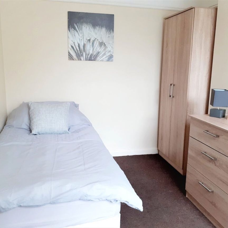 Room in a Shared House, Gray Street, L20 - Photo 1