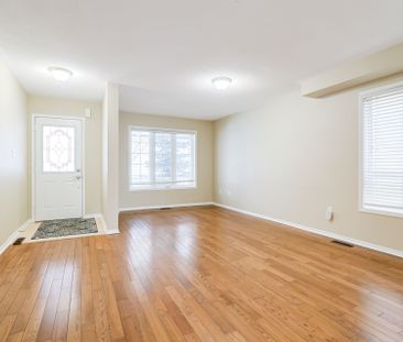 For Lease - 195 Knapton Drive, Newmarket, Ontario - Photo 2