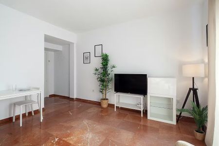 Calle Rafael González Abreu, Sevilla, Andalusia 41001 - Photo 2