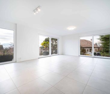 Beautiful 4.5 room apartment with lake and mountain views in St-Prex - Photo 3