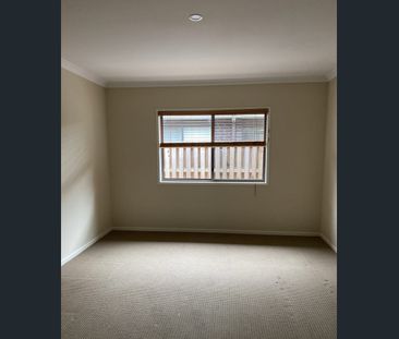 Beautifully Updated Family Home in Gainsborough Greens - Photo 3