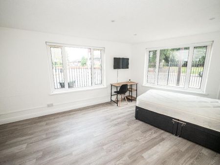 Studio to rent - Photo 2