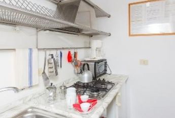 Center-Popolo: Modern, renovated 1 Bedroom, bath, kitchen. Parquet floors, bright, silent, located in beautiful villa near center, park, transport. Ref 847