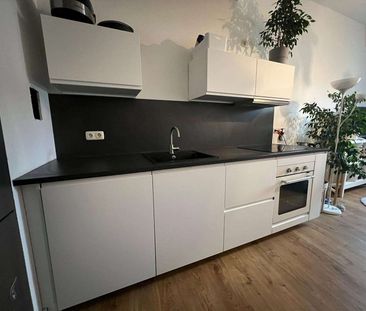 Frei ab April - sanierte, geräumige 3-Raum-Wohnung im 3.OG (Dachges... - Foto 2