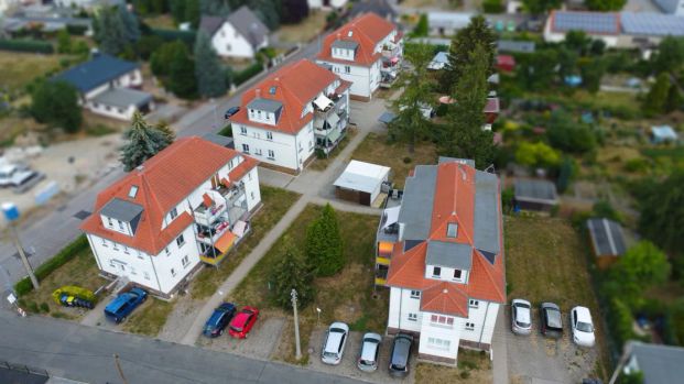 WOHNEN NAHE DES ZWENKAUER SEES // 3-Raum-Wohnung mit Tageslichtbad und PKW-Stellplatz - Foto 1